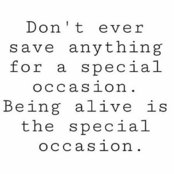 Red and Cream Oval Platter - Picture 5 of 15